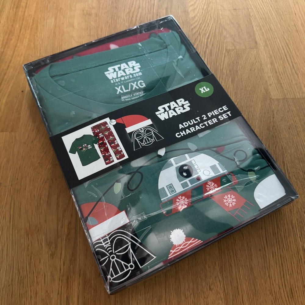 Star Wars XL Christmas Theme Pajama Set NEW - Picture 1 of 7